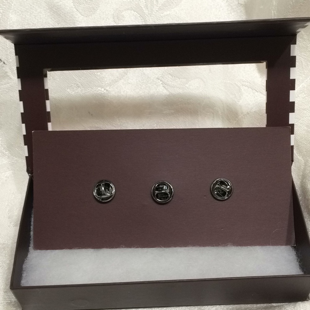 Henri Bendel Pin set RARE - Picture 7 of 7